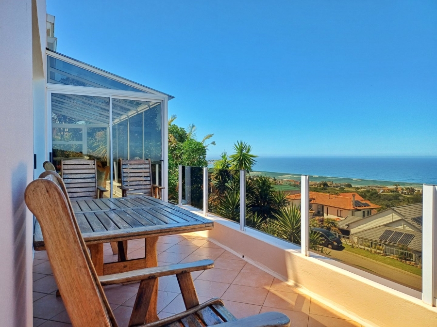 5 Bedroom Property for Sale in Outeniqua Strand Western Cape